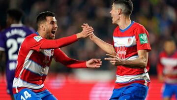 Fede Vico celebra el gol de la victoria con Carlos Fern&aacute;ndez.