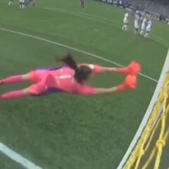 ¡Gigante! Las 4 increíbles atajadas de Endler en triunfo del Lyon sobre el Barça