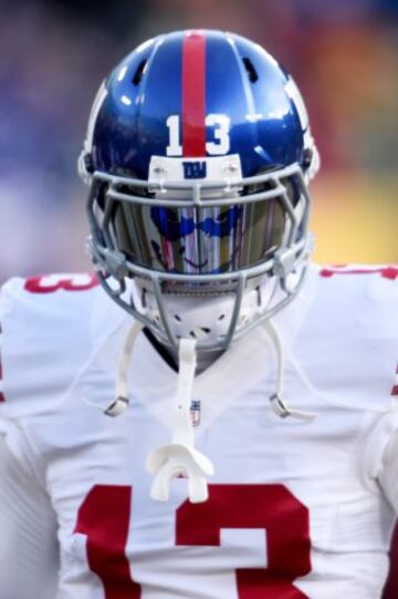 La visera de Odell Beckham Jr. rinde homenaje al Joker de "El Caballero Oscuro". Aunque el domingo OBJ m¨¢s que el Joker parec¨ªa Eduardo Manostijeras... Vamos, que fue incapaz de atrapar el bal¨®n.