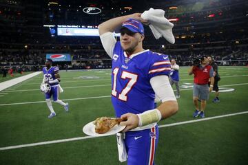 Josh Allen tuvo su rating de pasador (120.7) y su porcentaje de pases completos (79.1%) m&aacute;s altos de la temporada en el juego de Thanksgiving Day ante los Cowboys. Sum&oacute; 231 yardas y un pase de anotaci&oacute;n, adem&aacute;s de un touchdown por tierra.