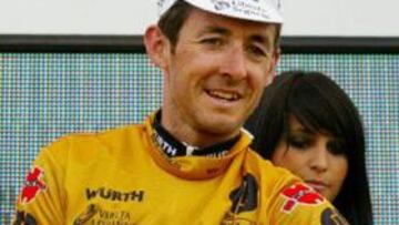 <b>ETAPA Y LIDERATO.</b> Roberto Heras se ha convertido en el gran protagonista de la Vuelta y ya domina tres de las cuatro clasificaciones individuales gracias a su victoria en la primera etapa de montaña.