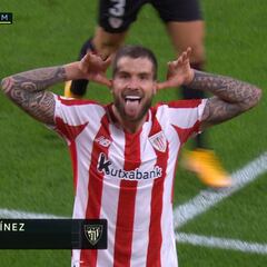 El cabezazo imperial de Iñigo Martínez que pone LaLiga al rojo vivo