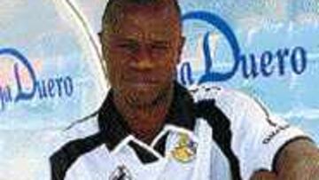 FICHAJE. El nigeriano Mutiu ya está en Salamanca.