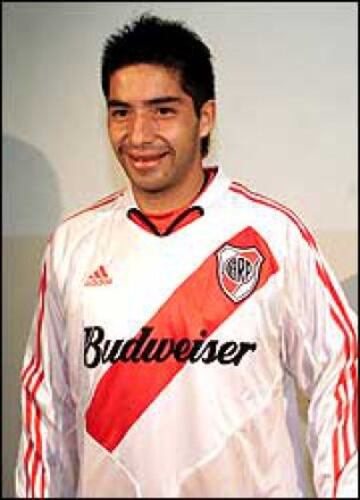 Cristián Álvarez defendió a River Plate y empezó de buena manera, pero terminó jugando apenas seis partidos en su último semestre en Argentina. 