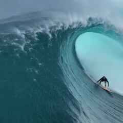 Así rompen a lo grande las tres olas más famosas de Hawái