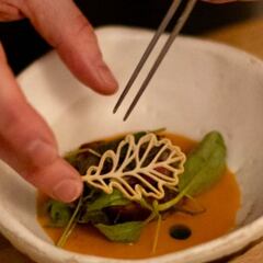 Acude al menú degustación Michelin más barato de Madrid, lo tacha de ganga y los comentarios arden: “No es un chollo”