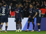 PARIS (France), 17/01/2026.- Ousmane Dembele of PSG celebrates with his teammates after scoring the 2-0 lead goal during the French Ligue 1 soccer match between Paris Saint Germain and LOSC Lille in Paris, France, 16 January 2026. (Francia) EFE/EPA/MOHAMMED BADRA