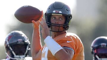 TAMPA, FL - AUGUST 07: Tampa Bay Buccaneers quarterback Tom Brady (12) throws a pass during the Tampa Bay Buccaneers Training Camp on August 07, 2022 at the AdventHealth Training Center at One Buccaneer Place in Tampa, Florida. (Photo by Cliff Welch/Icon Sportswire via Getty Images)