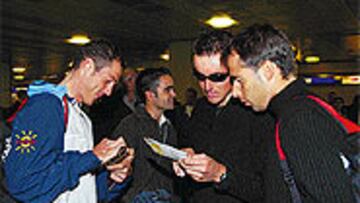 <b>OPTIMISMO.</B> Luis Pérez, Beltrán y Cuesta antes de partir a Canadá.