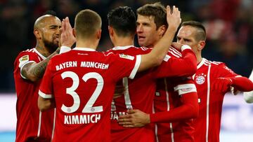 Bayern Munich 4-2 Werder Bremen: Arturo Vidal celebra