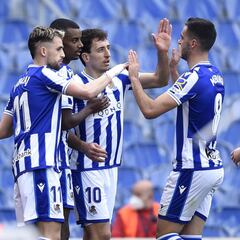 Aprobados y suspensos de la Real: Isak y Oyarzabal cogen el
desfibrilador