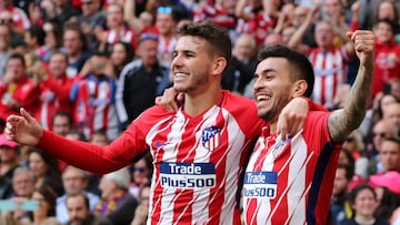 Correa celebra junto a Lucas su gol al Levante.