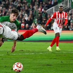 La puerta no resiste los golpes de Jorge Salinas