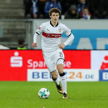 Joven jugador del Stuttgart de Alemania. Fue titular este curso con los teutones y espera ganar experiencia con el viaje a Rusia. No se ve cómo pueda ser titular, pero es un hecho que es una joya a futuro para los franceses.