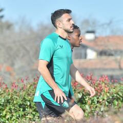 Paredes, baja de última hora