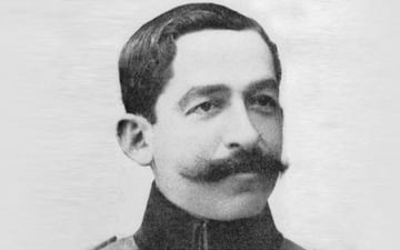 Inició su trayectoria como directivo en 1910 ocupando la vicepresidencia, cargo que mantuvo con diferentes presidentes. Aprovechando la dimisión de Àlvar Presta, en septiembre de 1914 Peris de Vargas asumió la dirección accidental del FC Barcelona. Su etapa al frente del Club estuvo marcada por polémicas constantes, ya que siempre quiso imponer su criterio personal y, incluso, provocó una revuelta de los jugadores contra su persona. 