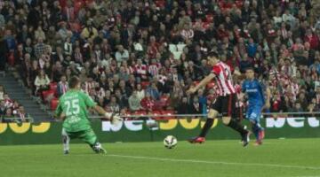 Gol de Aduriz. 2-0.