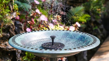Refresca y decora el jard¨ªn con esta fuente solar con varios chorros