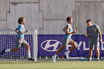 Antoine Griezmann y João Félix, durante el entrenamiento del jueves en la Ciudad Deportiva de Majadahonda.