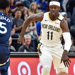 Otro terremoto: los Bucks se llevan a Holiday y a Bogdanovic