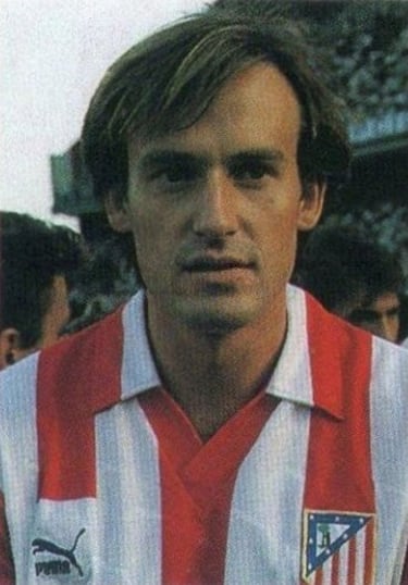 Ele jogou com o Atlico D Madrid na temporada 1991-92.