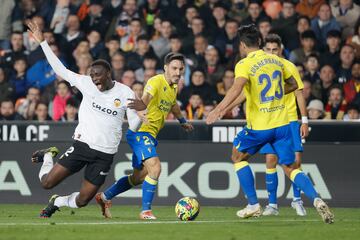 Valencia's most recent game was a disappointing 0-1 defeat to Cádiz in La Liga on Friday 6 January.