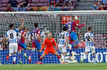 Piqué anotó de cabeza el 1-0 y abría el marcador en el Camp Nou.