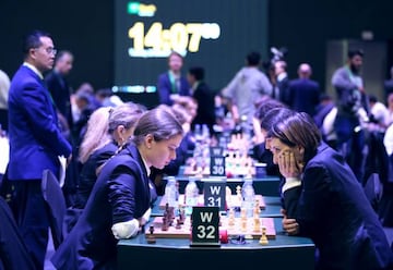 Una imagen de la competición femenina de hoy en Arabia Saudí. No hay 'abayas' ni pañuelos cubriendo la cabeza. Pero todas deben llevan una vestimenta formal.