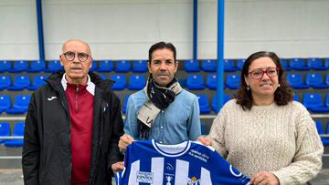 Iván Rosado junto a Antonio Toledo y Manuela Romero.