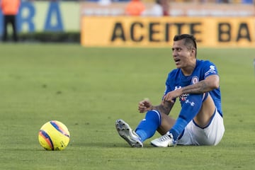 Cruz Azul se ha visto con mejor futbol en los últimos partidos, incluso ha logrado sacar el resultado en los últimos minutos como en su partido ante Tigres. Sin embargo, esto ya no le sirve para entrar a la liguilla por el título de la Liga MX. Con 16 puntos a falta de 6 puntos por disputarse, ‘La Máquina’ está virtualmente eliminada por séptima ocasión en los últimos ocho torneos. 