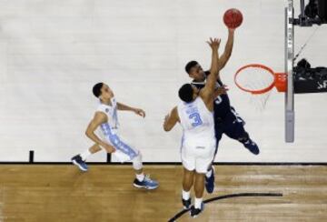 Phil Booth de Villanova Wildcats lanza a canasta.