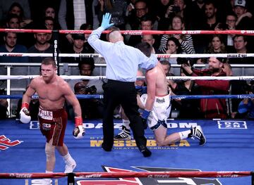 El triunfo del Canelo Álvarez sobre Rocky Fielding en imágenes