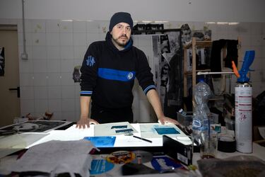 Andrea y Gasperini se conocieron en 2016, cuando el técnico llegó al club: “Estaba trabajando en un proyecto para la Atalanta y me encontró allí, tallando en la pared, y empezamos a hablar. Al final nos hicimos amigos. Para mí, con mi devoción por el club es un honor. Gasperini es un genio. En Bérgamo es como la llegada de Jesucristo. 