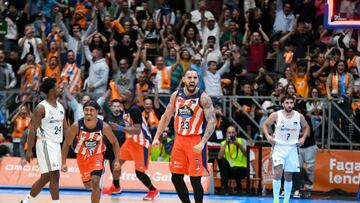 Yunio Barrueta, alero del Leyma Coruña, celebra un triple ante el Real Madrid en la 1ª jornada de la Liga Endesa.