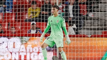 10/10/25 PARTIDO SEGUNDA DIVISION
Granada CF - UD Las Palmas
En la imagen Iker Garcia (Granada CF)