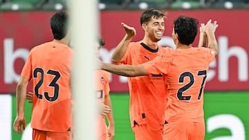 St. Gallen (Switzerland Schweiz Suisse), 25/07/2023.- Valencia's Alberto Mari (2-R) celebrates with teammates after scoring his second goal in the friendly soccer match between FC St. Gallen and Valencia CF at the Kybunpark stadium in St. Gallen, Switzerland, 25 July 2023. (Futbol, Amistoso, Suiza) EFE/EPA/GIAN EHRENZELLER
