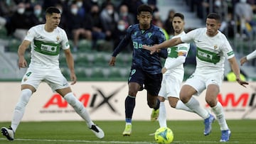 05/12/21 PARTIDO PRIMERA DIVISION 
 ELCHE - CADIZ 
 DIEGO GONZALEZ  LOZANO  MARCONE 