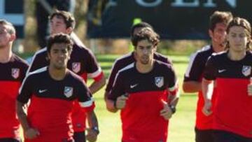 <b>ESFUERZO. </b>Sílvio, Tiago y Filipe, en primera línea, corriendo.