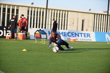 Con 10 jugadores inició la concentración de la Selección Colombia en Barranquilla con miras a los juegos ante Perú y Argentina.