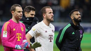 Manuel Neuer y Harry Kane, en primer plano, tras la debacle ante el Eintracht.