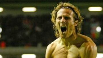 <b>EUFORIA. </b>Forlán celebra con rabia el gol conseguido en Anfield.
