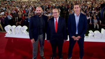 El Sevilla homenajea a sus socios más fieles