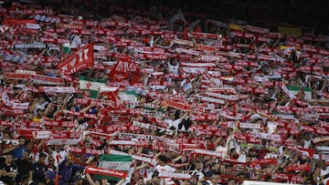 Grada de aficionados del Sevilla.