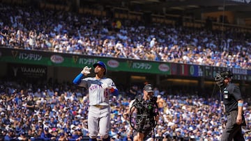 Los Angeles (United States), 14/10/2024.- Mets Francisco Lindor celebrates after hitting a home run during the first inning of game two of the Major League Baseball (MLB) National League Championship Series between the New York Mets and the Los Angeles Dodgers in Los Angeles, California, 14 October 2024. The National League Championship Series is the best-of-seven games and the winner will face the winner of the American League Championship Series in the World Series. (Liga de Campeones, Nueva York) EFE/EPA/ALLISON DINNER