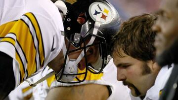 FOXBORO, MA - JANUARY 22: Ben Roethlisberger #7 of the Pittsburgh Steelers talks with his teammates on the sideline during the second half against the New England Patriots in the AFC Championship Game at Gillette Stadium on January 22, 2017 in Foxboro, Massachusetts.   Al Bello/Getty Images/AFP
 == FOR NEWSPAPERS, INTERNET, TELCOS &amp; TELEVISION USE ONLY ==