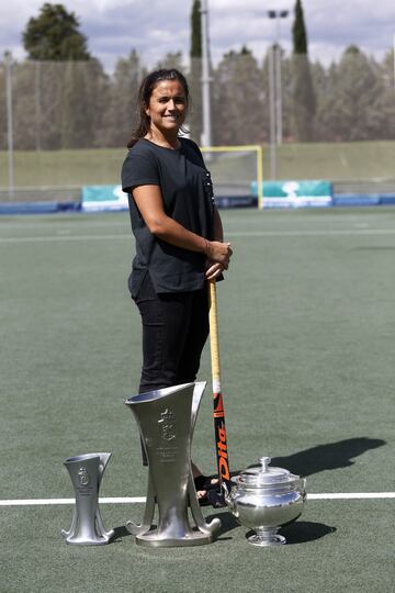 Capitana en el Club de Campo (donde guió al equipo a ocho Ligas en las 11 temporadas que lleva con las madrileñas) y en España, la gaditana se ha convertido en uno de los referentes del hockey hierba nacional por su juego y su personalidad.