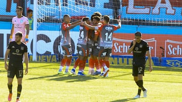 Arsenal vence a Racing y está en zona campeonato