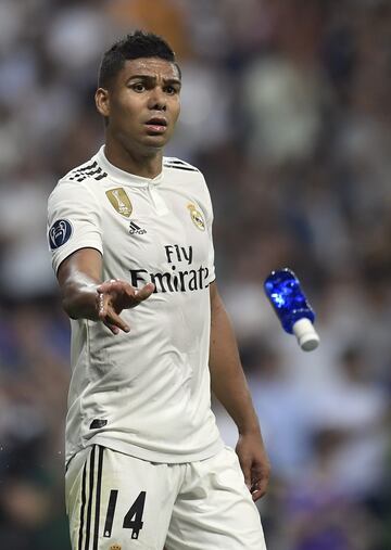 El centrocampista brasileño del Real Madrid ha vivido junto a sus un inicio de temporada muy convulso, con cambio de entrenador incluido. Su ausencia de Brasil se debe a un esguince en el tobillo derecho con afectación de sindesmosis que le deja tres semanas fuera de los terrenos de juego.