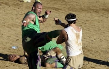 Partido del equipo blanco contra el verde.