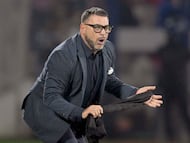 Pumas' Argentine coach Antonio Mohamed gestures during the Mexican Apertura 2023 tournament quarterfinal football match at the Olimpico Universitario stadium in Mexico City on December 3, 2023. (Photo by ALFREDO ESTRELLA / AFP)